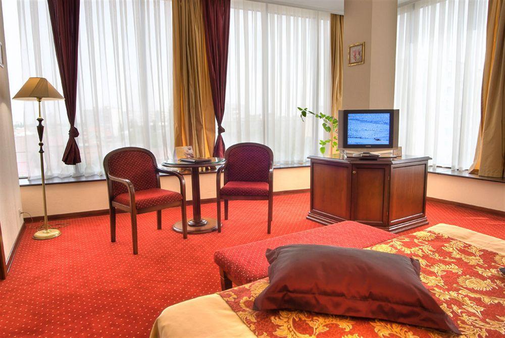 Red Royal By Undersun Otel Krasnodar Dış mekan fotoğraf